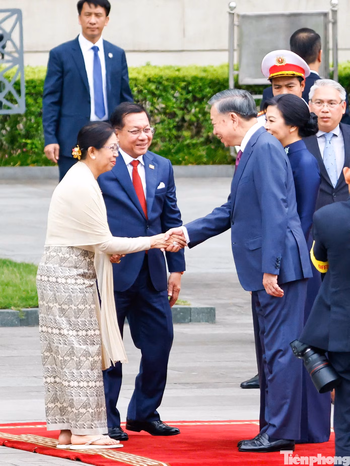 Tổng Bí thư, Chủ tịch nước Tô Lâm cùng Phu nhân đón Tổng thống Myanmar và Phu nhân. Ảnh: Như Ý.