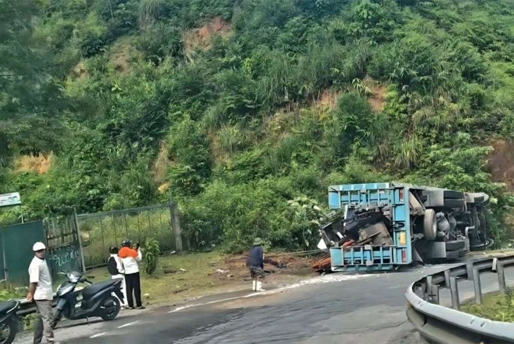 Hiện trường vụ tai nạn sáng 5/9. Ảnh: Gia Lương