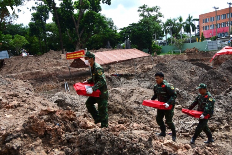 Phát hiện thêm 11 hài cốt, 5 di vật tại Công viên Lê Thị Riêng - 2