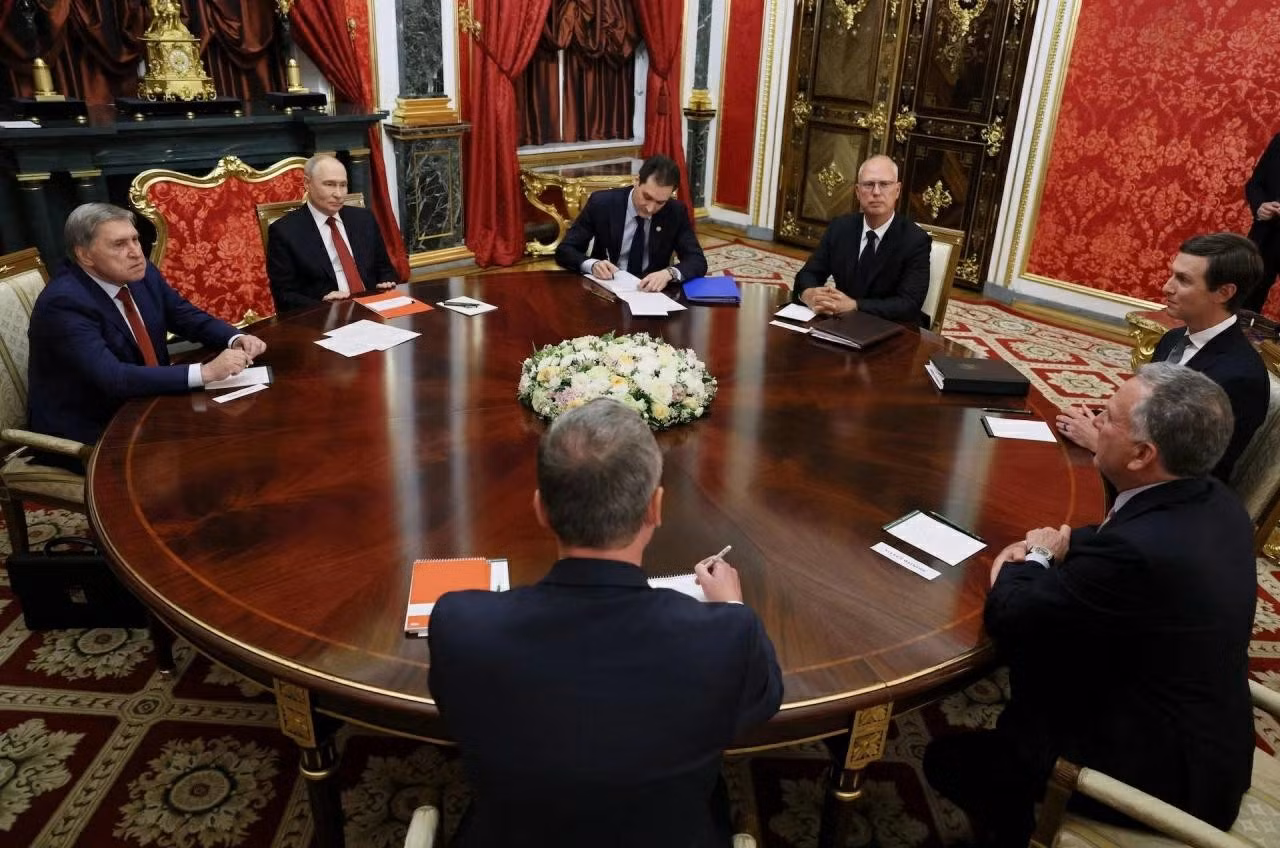 Cuộc gặp giữa Tổng thống Nga Vladimir Putin và hai đặc phái viên Mỹ kéo dài khoảng 3 giờ. Ảnh: Sputnik