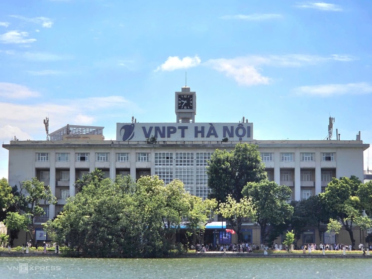 Khu vực Bưu điện Hà Nội cũng được nghiên cứu tháo dỡ một số công trình kiến trúc chưa phù hợp. Ảnh: Võ Hải