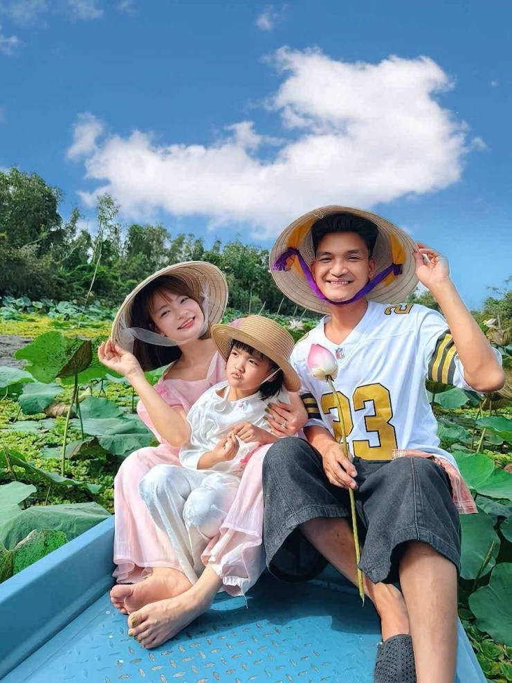 Ảnh sao 7/9: Kim Tuyến tiễn con gái đi du học Trung Quốc - 6