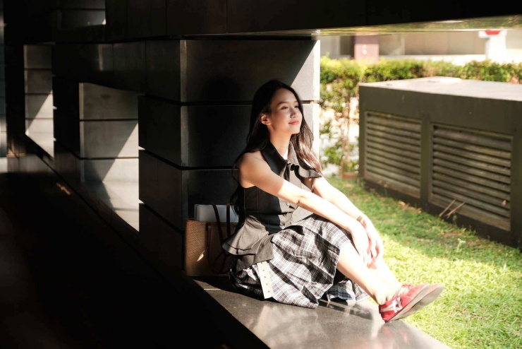 Bạn gái khoe ảnh hẹn hò thiếu gia Sơn Kim ở Singapore - 1