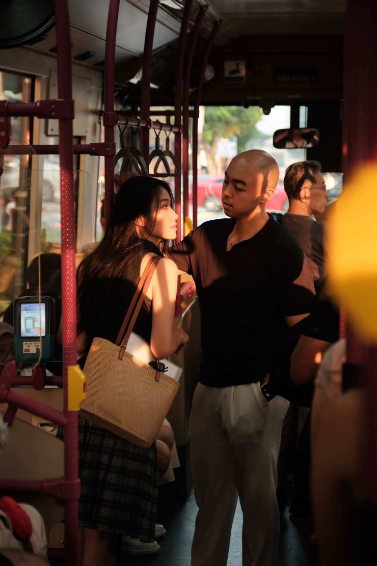 Bạn gái khoe ảnh hẹn hò thiếu gia Sơn Kim ở Singapore - 2