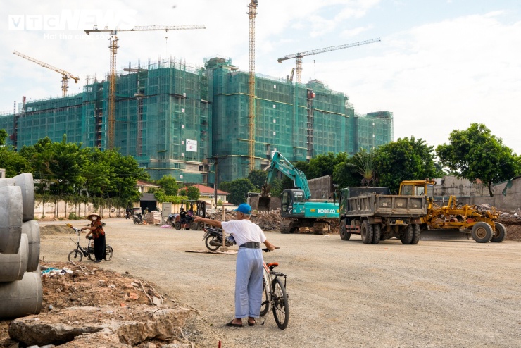 Theo thiết kế, đoạn đường có mặt cắt ngang rộng tới 93,6m. Lòng đường gồm hai làn rộng 7m và 9m, vỉa hè mỗi bên rộng 5m. Dự án đồng thời thực hiện các hạng mục hạ tầng kỹ thuật, cây xanh, chiếu sáng và hầm chui dân sinh.