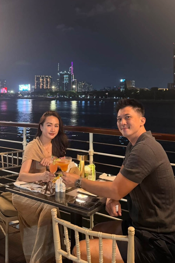 Ảnh sao 8/9: MC Hoàng Oanh khoe đang hạnh phúc - 6