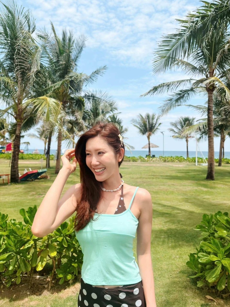 Ảnh sao 8/9: MC Hoàng Oanh khoe đang hạnh phúc - 9