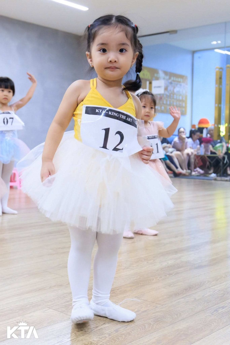 Ảnh sao 8/9: MC Hoàng Oanh khoe đang hạnh phúc - 11