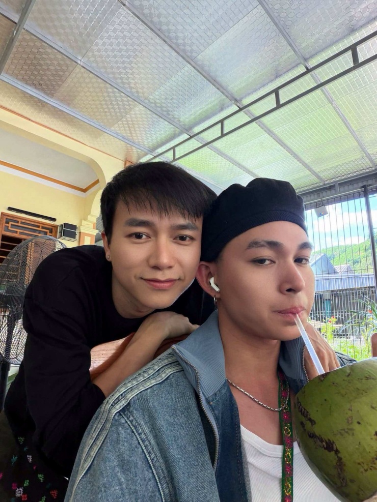 Ảnh sao 8/9: MC Hoàng Oanh khoe đang hạnh phúc - 8