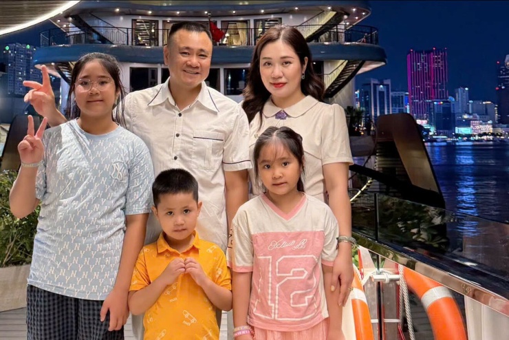 Ảnh sao 8/9: MC Hoàng Oanh khoe đang hạnh phúc - 12