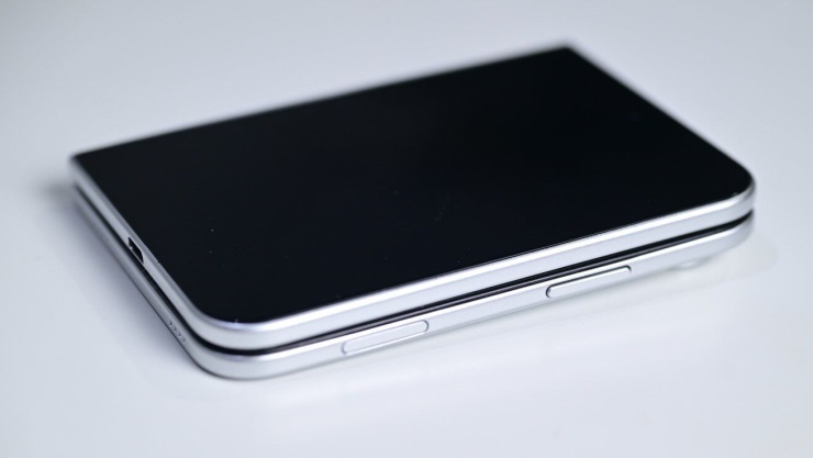 Ảnh mô phỏng iPhone Ultra không có nút Action. Minh họa: Apple Insider