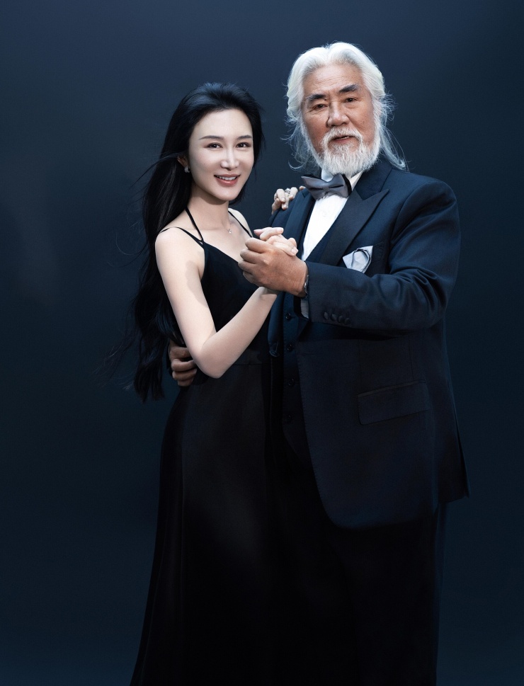 Trương Kỷ Trung, Đỗ Tinh Lâm khiêu vũ. Ảnh: Red Note