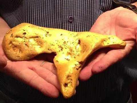 Khối vàng nặng tới 5,5 kg.