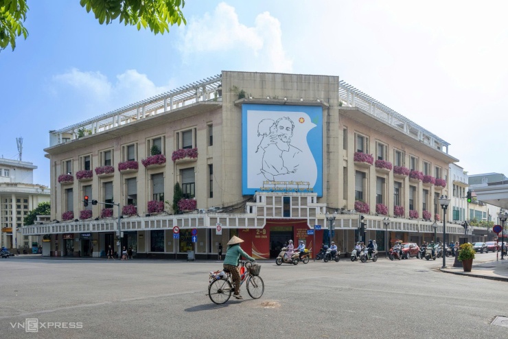 Những công trình hơn trăm tuổi quanh Hồ Gươm - 14