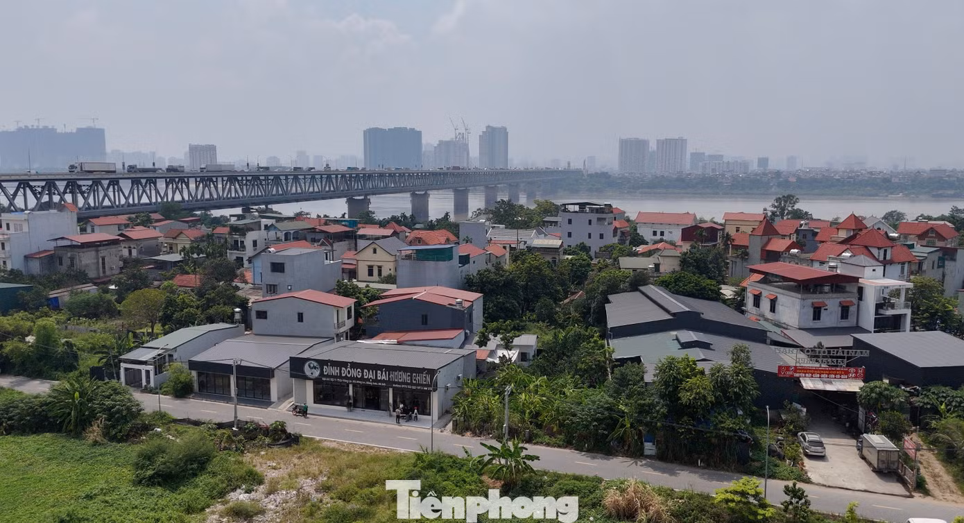 Trong cụm Võng La - Hải Bối, làng Võng La nằm trên vùng đất cổ, tên gốc là Phao Võng, tên nôm là Kẻ Chài, nằm dọc bờ Bắc sông Hồng.
