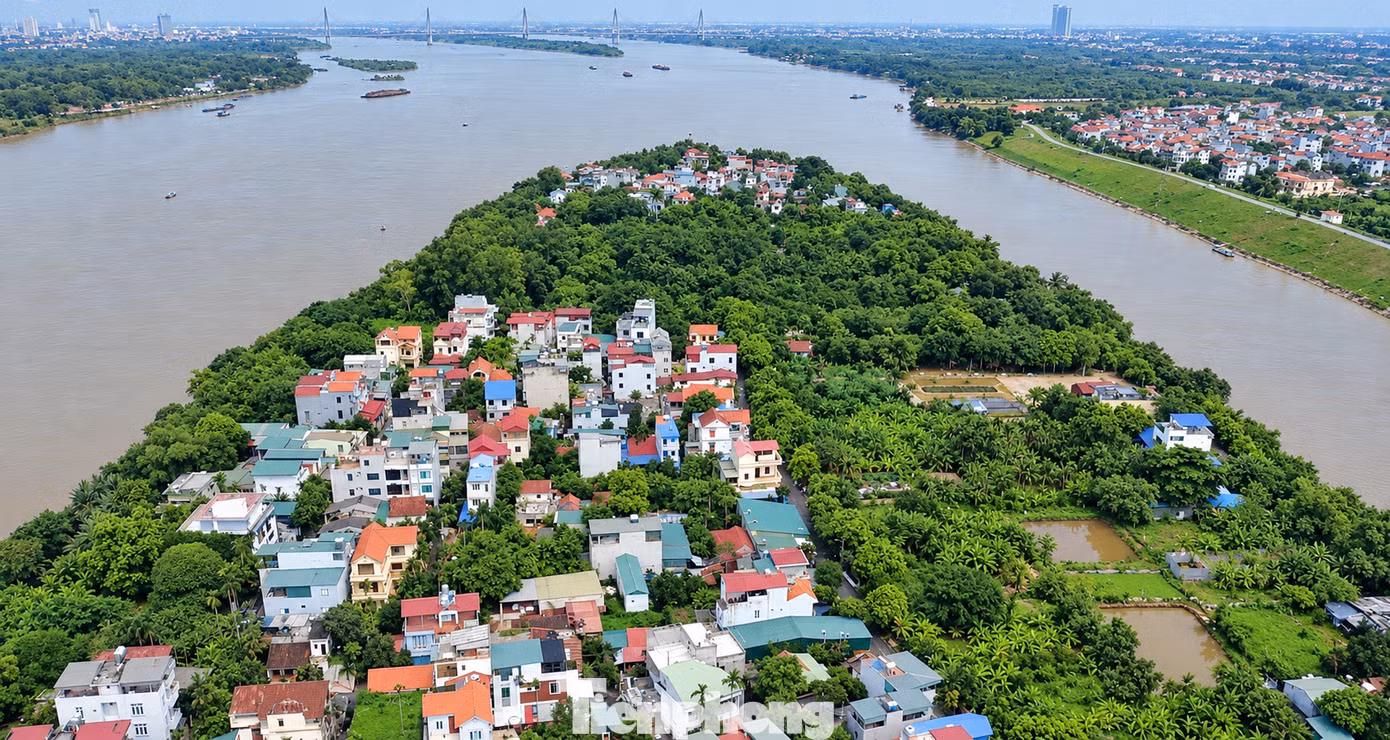 Làng Bắc Cầu, thuộc phường Bồ Đề, cũng thuộc diện di dời, với diện tích khoảng 35,5ha.