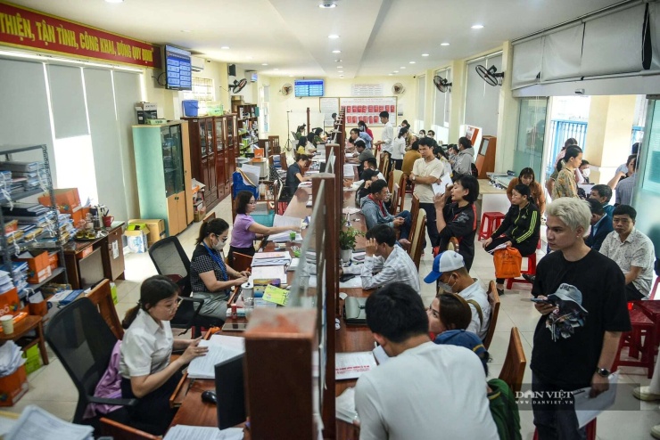 Bộ Nông nghiệp và Môi trường yêu cầu các địa phương không để hồ sơ qua trung gian được ưu tiên giải quyết nhanh hơn người dân. 