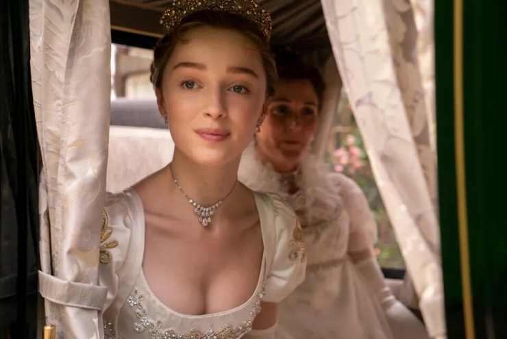 Phoebe Dynevor đóng vai chính trong mùa đầu tiên phim 'Bridgerton'.