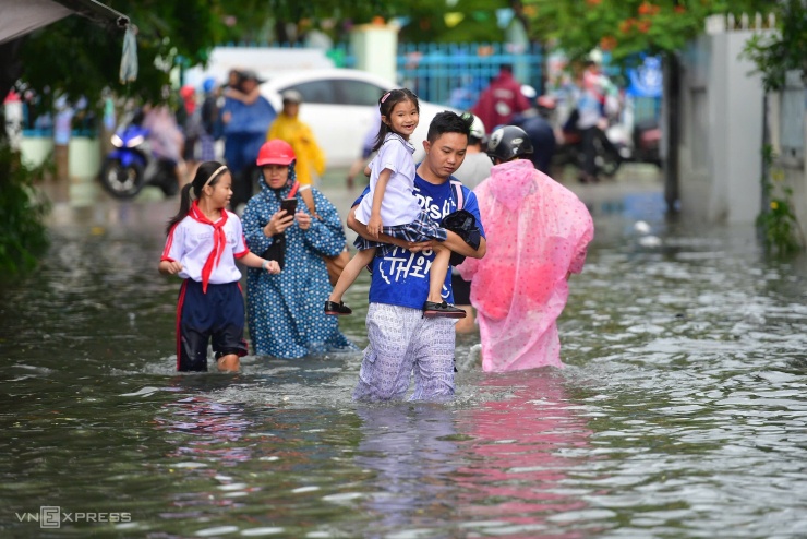Mưa lớn gây ngập tại Khánh Hòa tháng 12/2025. Ảnh: Thanh Tùng