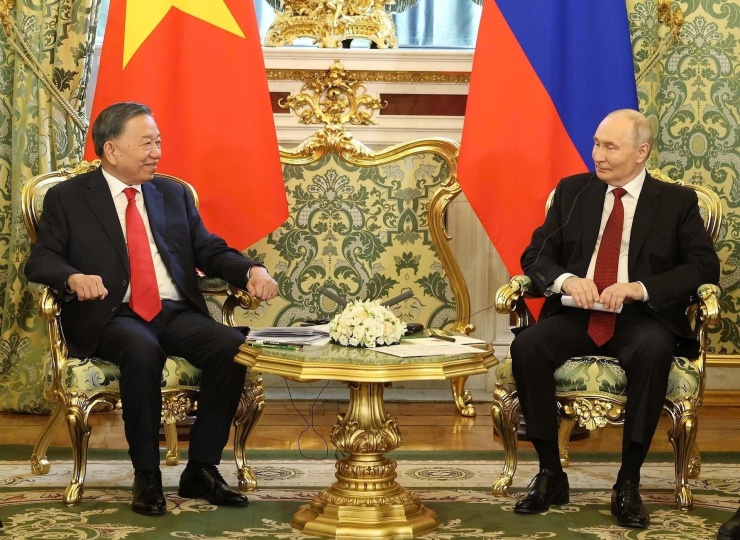 Tổng Bí thư, Chủ tịch nước Tô Lâm gặp hẹp với Tổng thống Liên bang Nga Vladimir Putin. Ảnh: TTXVN