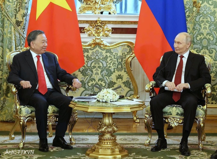 Tổng Bí thư, Chủ tịch nước Tô Lâm và Tổng thống Putin trao đổi trong hội đàm. Ảnh: TTXVN