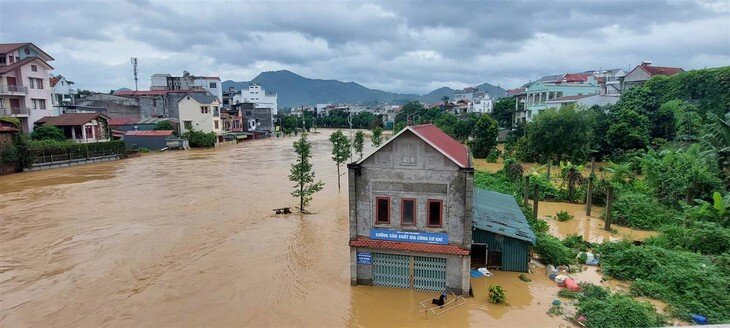 Cảnh báo nhiều khu vực mưa lớn, ngập úng. Ảnh: PV