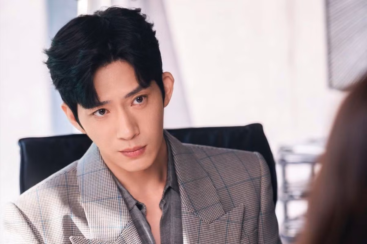 Tỉnh Bách Nhiên mất dần thiện cảm của khán giả vì ồn ào tình cảm và phát ngôn gây tranh cãi.