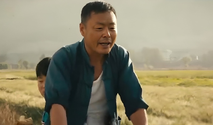 Ông Vương trong 'Đi về nơi có gió'. Ảnh cắt từ video