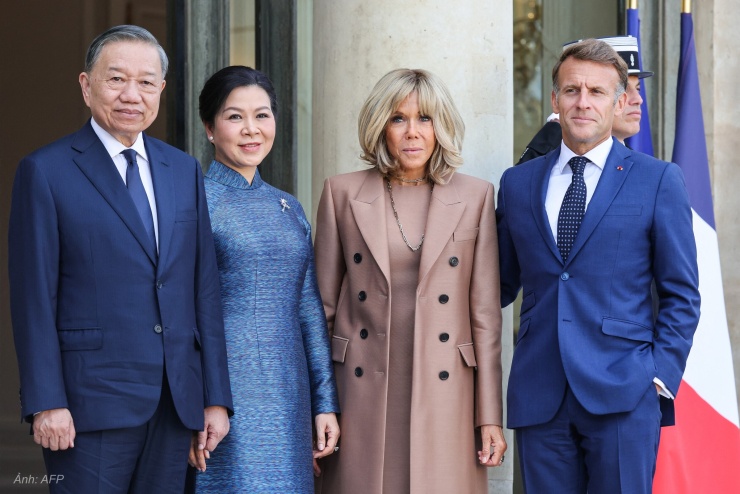 Hai lãnh đạo gặp nhau trước khi tiến vào hội đàm. Ảnh: AFP