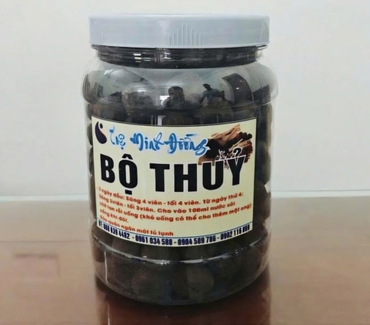 Một trong số thuốc chữa bệnh được ông Nghĩa quảng cáo, bán cho khách hàng. Ảnh: Công an cung cấp