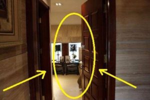 Cửa chính mở ra ngoài hay vào trong? Những món đồ tuyệt đối không nên đặt sau cánh cửa và mẹo phong thủy rước tài lộc