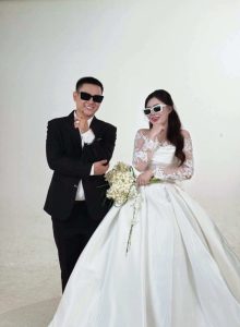 Hoài Lâm khoe ảnh cưới với cô dâu sinh năm 2004