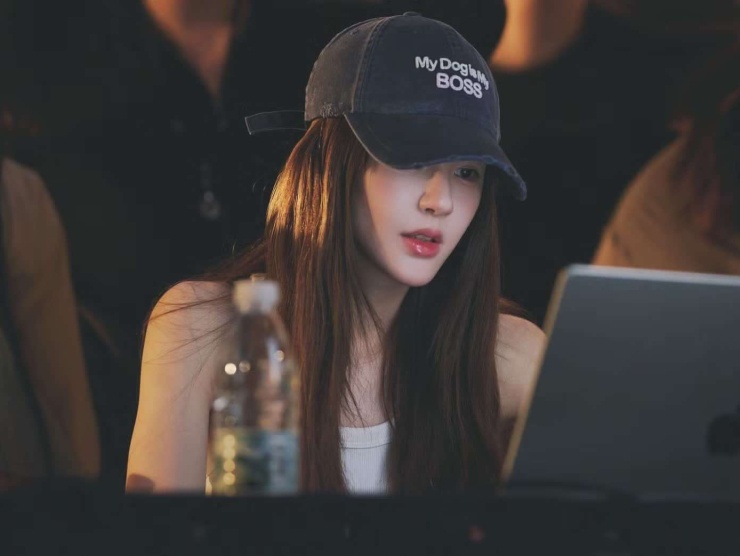 Triệu Lộ Tư chuyển sang làm nhà sản xuất phim ngắn. Sina.