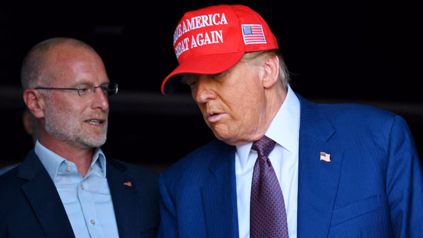 Chủ tịch FCC Brendan Carr làm việc dưới quyền ông Trump. Ảnh: BBC.