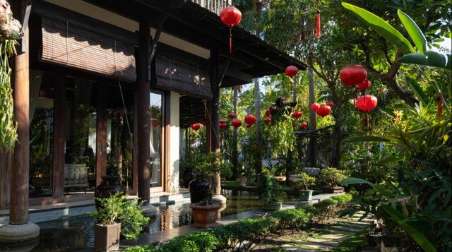 Theo Hà Kiều Anh, nhà không chỉ đơn thuần là nơi để gia đình ở mà còn là chốn bình yên, nơi bảo bọc tâm hồn của các thành viên trong gia đình. Chính vì thế, nàng hậu vô cùng chú trọng tới những không gian chung, nơi phủ đầy cây xanh và cũng là nơi mà cô cực kỳ yêu thích trong căn nhà của mình.