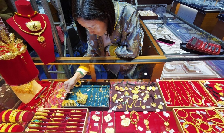 Một quầy trang sức trong Hội chợ Trang sức Quốc tế ở Bắc Kinh ngày 26/10/2023. Ảnh: CFP