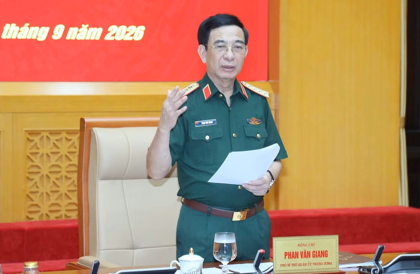 Đại tướng Phan Văn Giang - Ủy viên Bộ Chính trị, Phó Thủ tướng Chính phủ, Phó Bí thư Quân ủy Trung ương, Bộ trưởng Bộ Quốc phòng, phát biểu tại hội nghị.