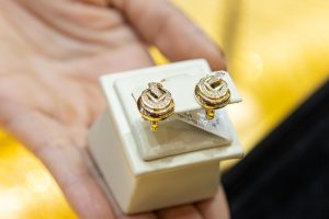 Giá vàng hôm nay 15/9: Tiếp tục lao dốc