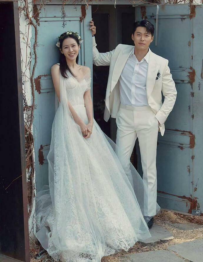 Son Ye Jin và Hyun Bin trong ảnh cưới. Ảnh: Instagram