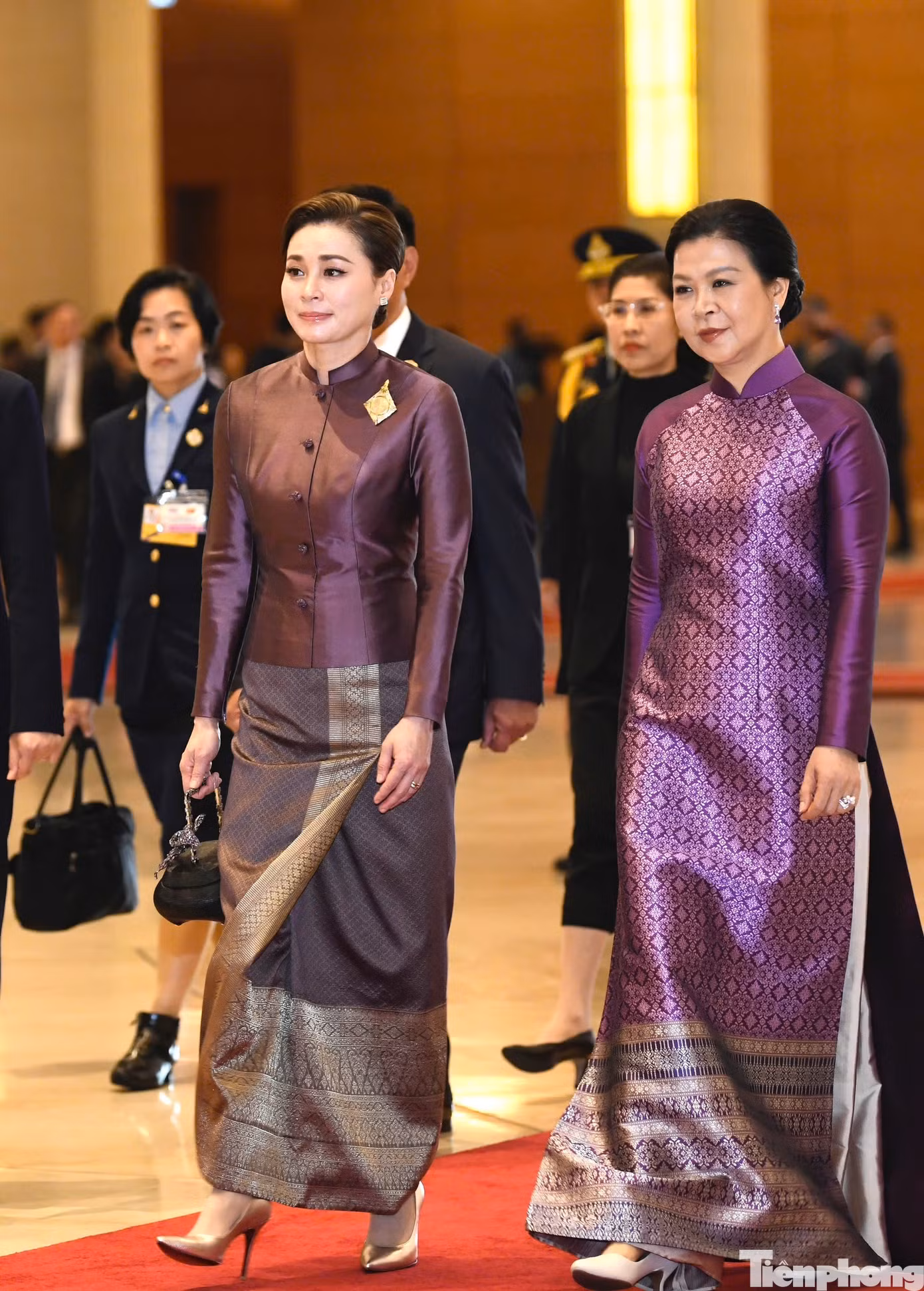 Phu nhân Ngô Phương Ly và Hoàng hậu Suthida. (Ảnh: Như Ý)