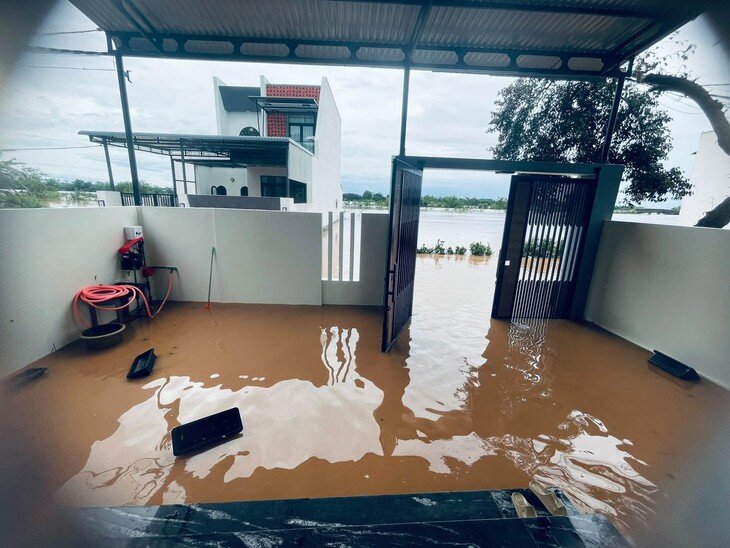 Nhiều khu vực ngập lụt do mưa lớn kéo dài. Ảnh: PV