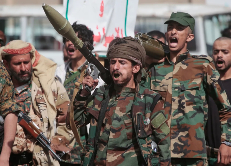 Lý do Houthi dồn sức đánh 2 “yết hầu” chiến lược của Yemen - 1