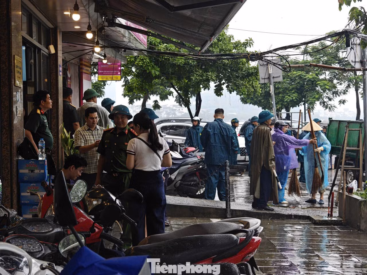 Hiện trường vụ cháy nhà 5 người tử vong ở Hà Nội - 11