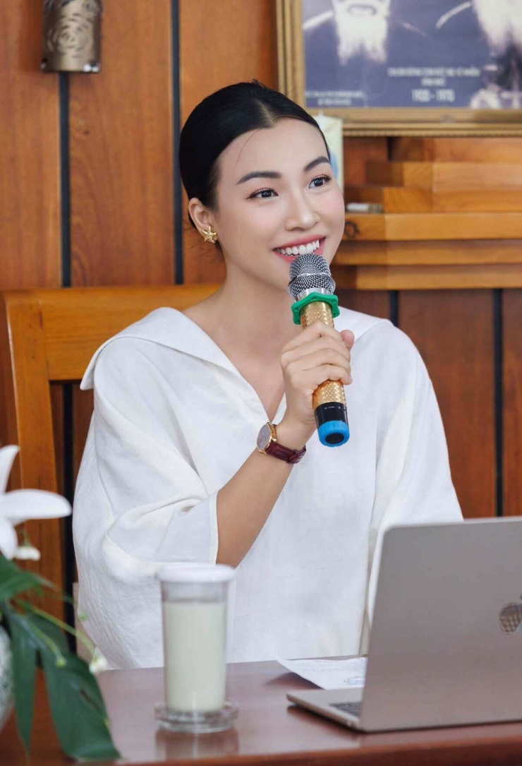 Ảnh sao 16/9: MC Mai Ngọc khoe mẹ U60 trẻ đẹp - 7