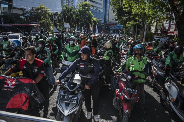 Tài xế Gojek, Grab, Maxim, Shopee tại Surabaya, Indonesia ngày 24/8/2022. Ảnh: AFP