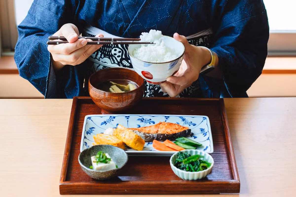 Một bữa sáng truyền thống của người Nhật. Ảnh: Chefjacooks.