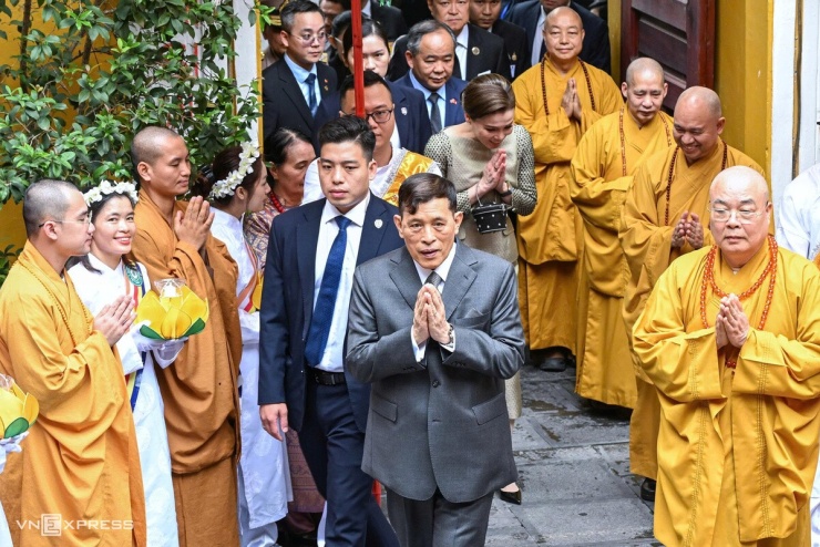 Vua và Hoàng hậu Thái Lan lễ Phật tại chùa Quán Sứ - 1