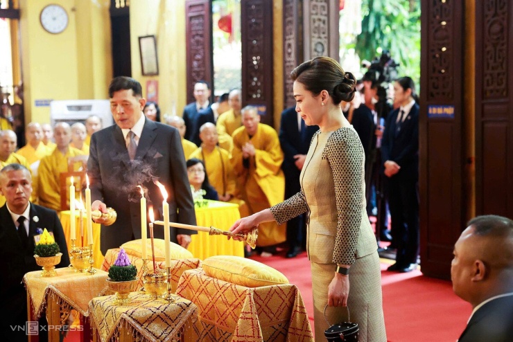 Vua và Hoàng hậu Thái Lan lễ Phật tại chùa Quán Sứ - 4