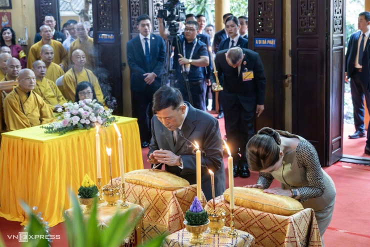 Vua và Hoàng hậu Thái Lan lễ Phật tại chùa Quán Sứ - 8