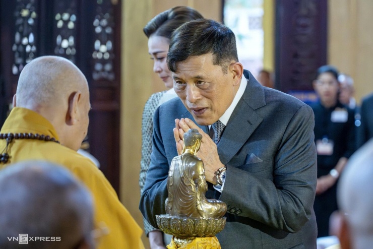 Vua và Hoàng hậu Thái Lan lễ Phật tại chùa Quán Sứ - 9